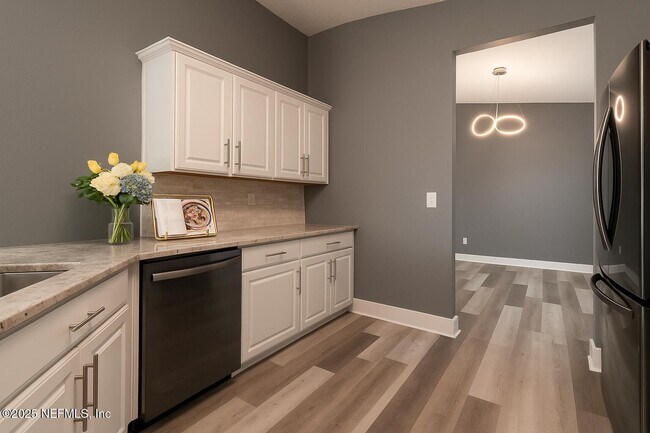 Building Photo - 1751 Hollow Glen Dr