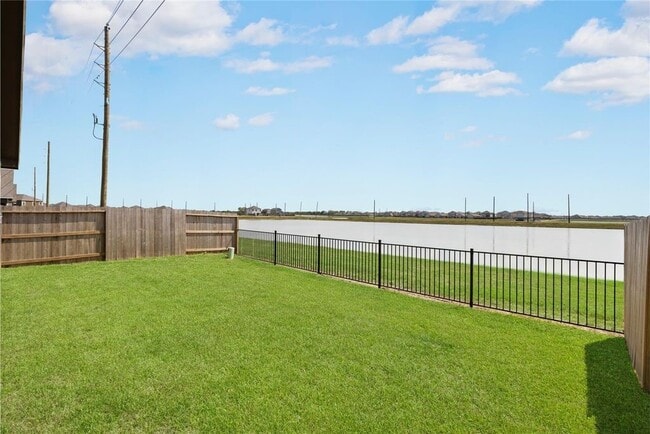 Building Photo - 1122 Elsinore Dr