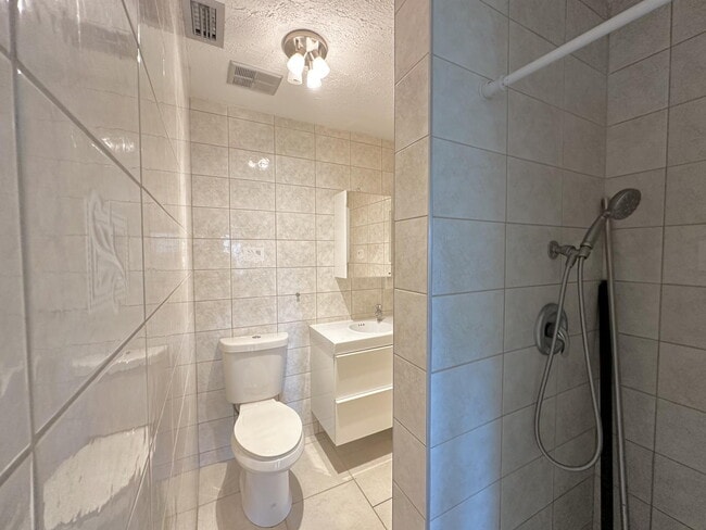 Building Photo - "Perfect Location: 2-Bed, 2-Bath Condo wit...