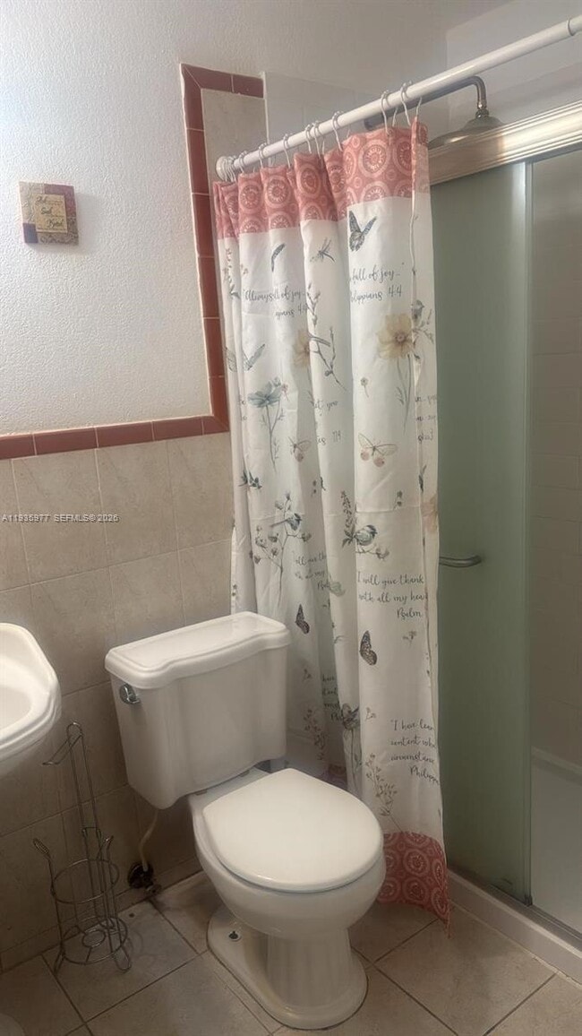 Building Photo - 8897 Fontainebleau Blvd