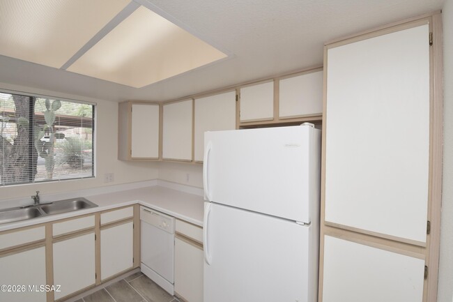 Building Photo - 7255 E Snyder Rd