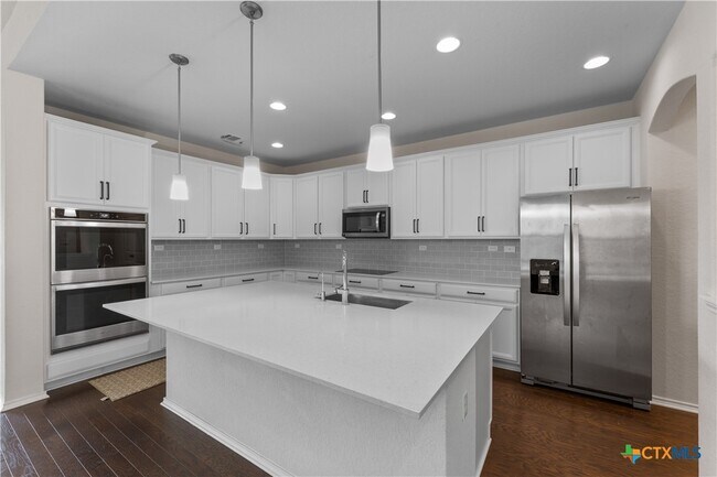 Building Photo - 942 Blue Violet