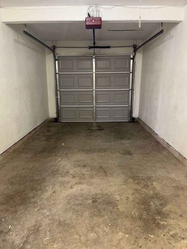 Building Photo - 2 Bedrooms in Great Dove Springs Location