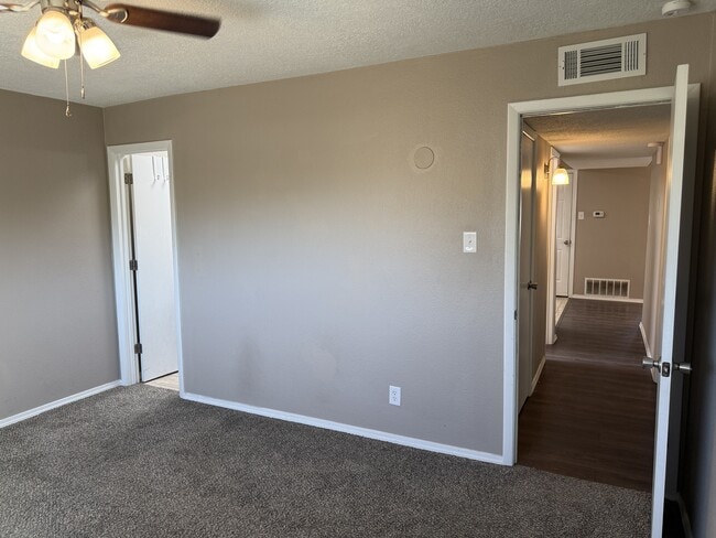 Building Photo - 4221 Penelope Pl NE