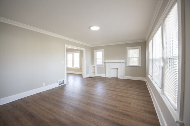 Building Photo - 2112 Lincoln Ave