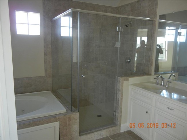 Building Photo - 11520 Main Elm Dr