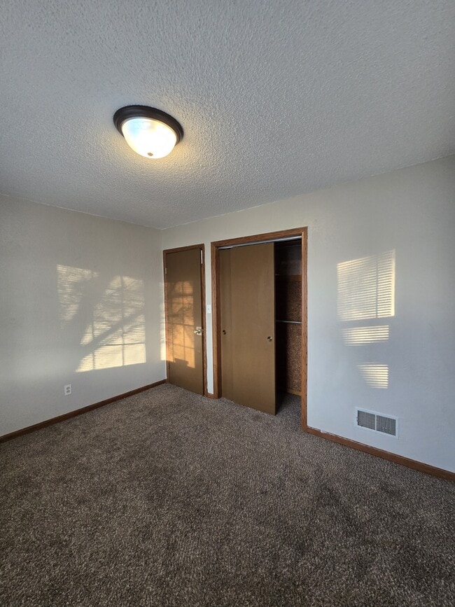 Building Photo - 714 S Fabrique Dr