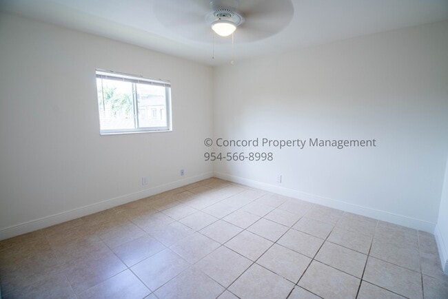 Building Photo - Holiday Special- 1 Bedroom, 1 Bath- Pool-Laundry on Site- Available Now