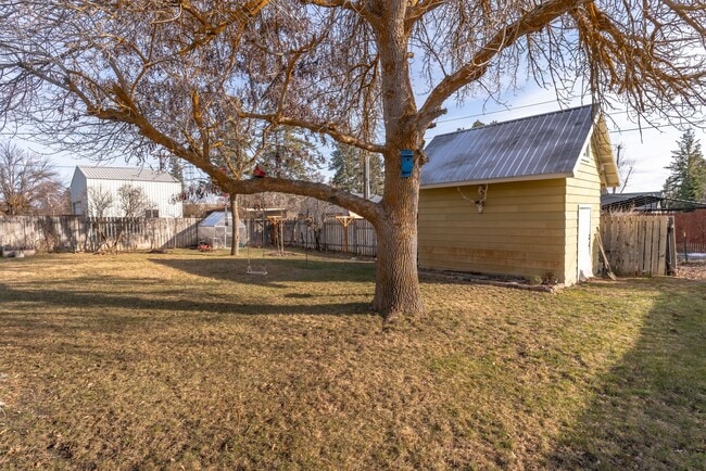 Building Photo - 3 Bedroom 1.5 Bath