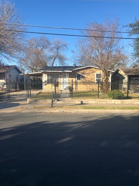 Building Photo - 315 Vickers Ave