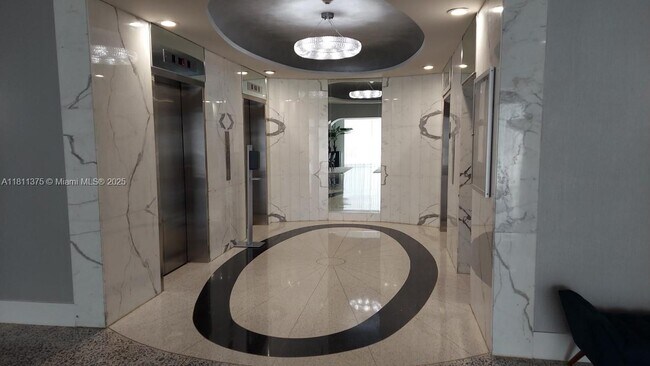 Building Photo - 3140 S Ocean Dr