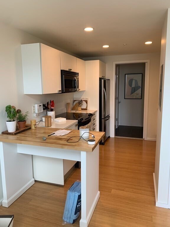 Building Photo - 1 Earhart St