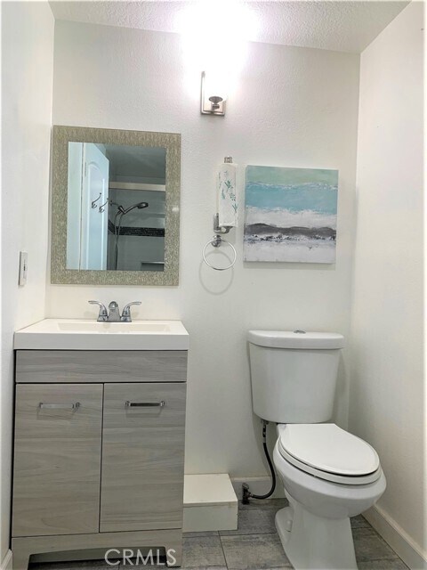 Building Photo - 417 S Flower St