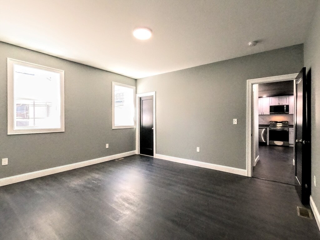 Building Photo - 2 Sunnyside St