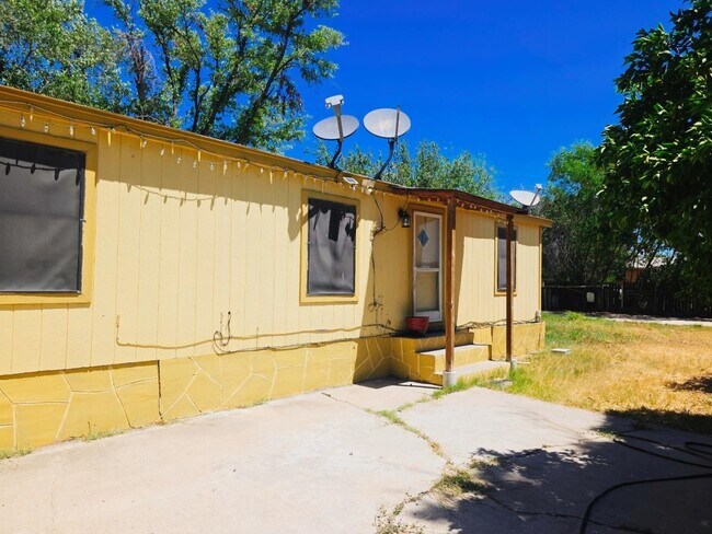Building Photo - 603 Lobo Loop