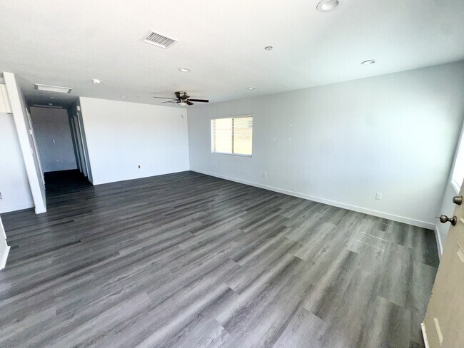 Building Photo - 7343 Dogwood Ave