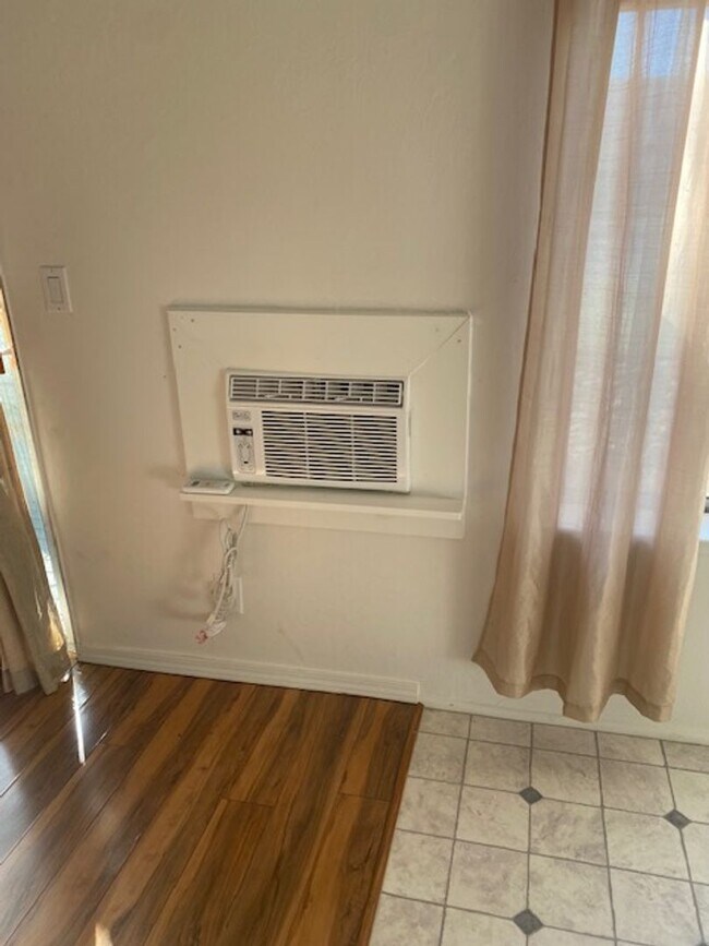 Building Photo - Cute 1 bdrm, 1 bath downstairs condo