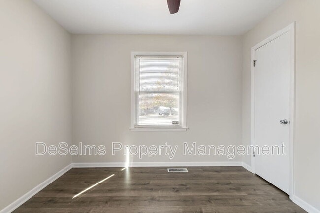 Building Photo - 802 Ramsey St