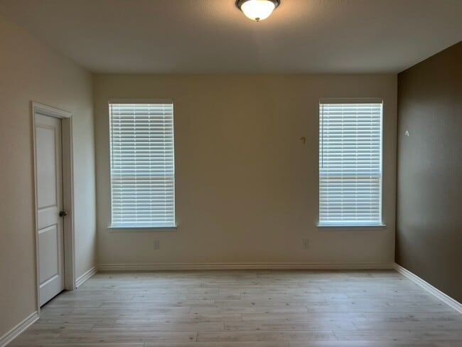 Building Photo - 114 E Granite Shrs Dr