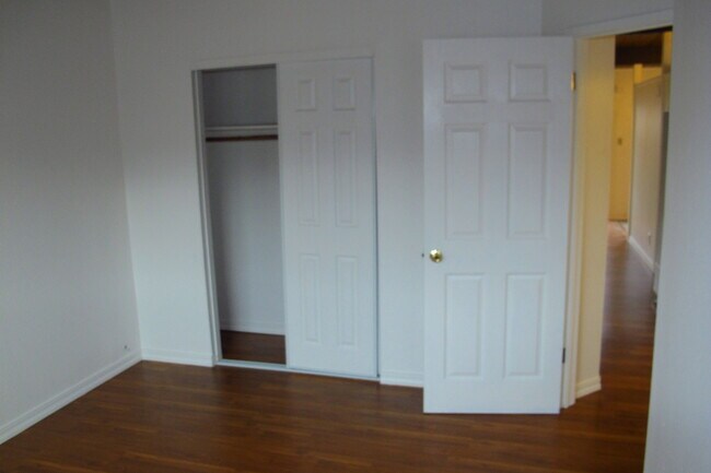 Building Photo - 993-995Butte