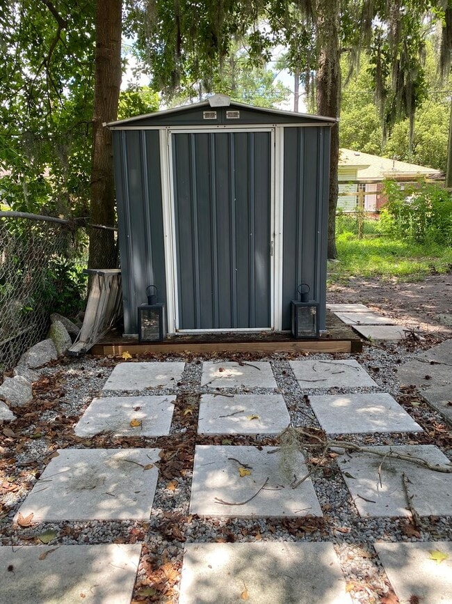 Building Photo - **Available Now** Great 3 Bedroom 2 Bath home on Coffee Bluff with Fenced Yard!!