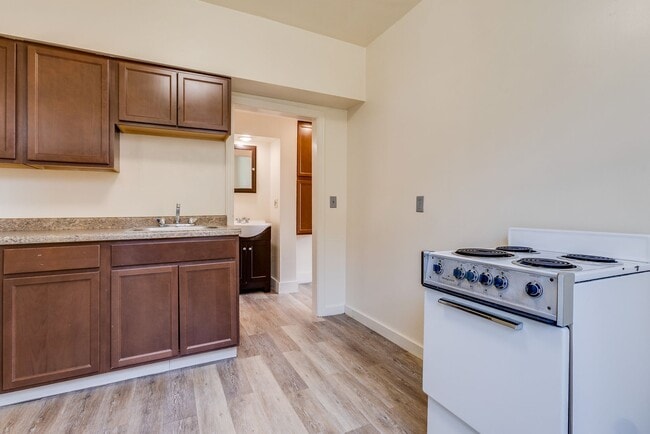 Building Photo - 19 - 709-711 Industry