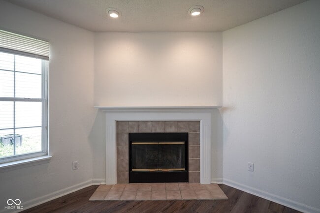 Building Photo - 1723 Farm Meadow Dr