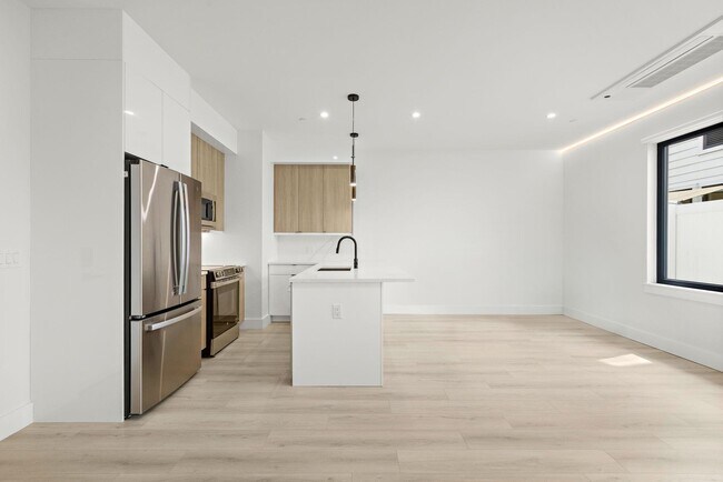 Building Photo - 4525 Bergenwood Ave
