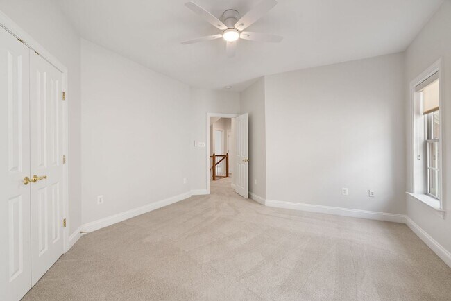 Building Photo - Stunning 4 level detached home close to the Mosaic District in Fairfax!