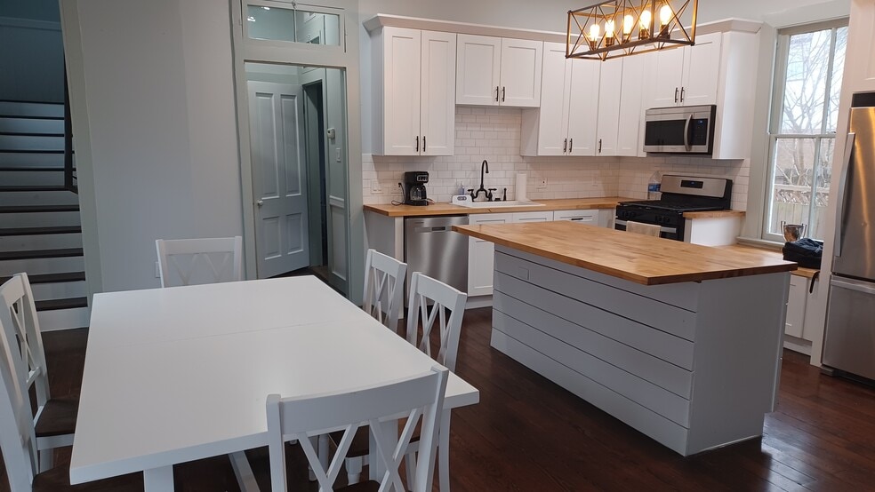 Building Photo - 514 17th St