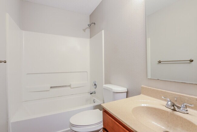 Building Photo - 738 Rosea Ct