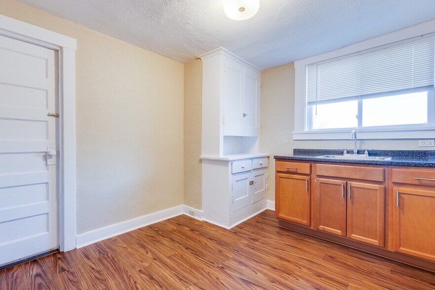 Building Photo - 1166 South Ave