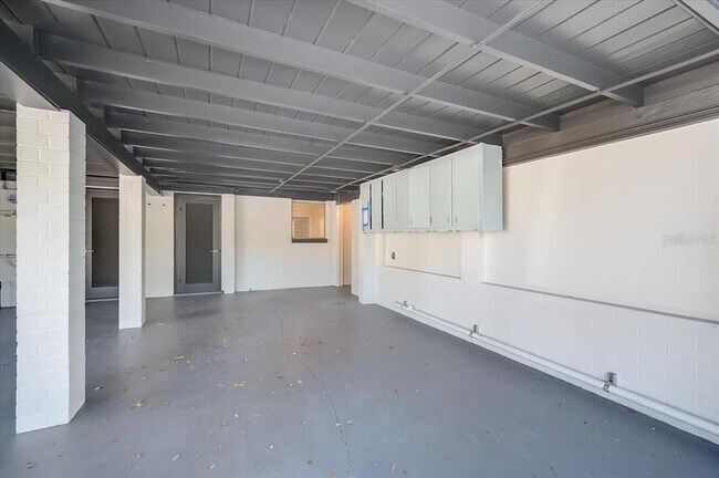Building Photo - 1221 Cocoanut Ave