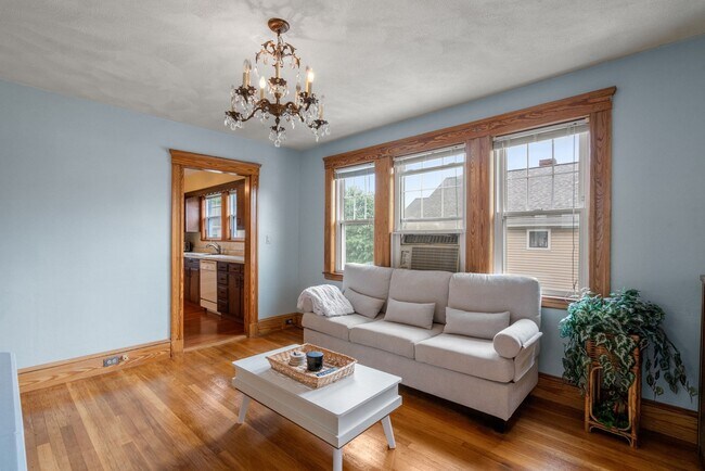 Building Photo - 35 Trapelo St