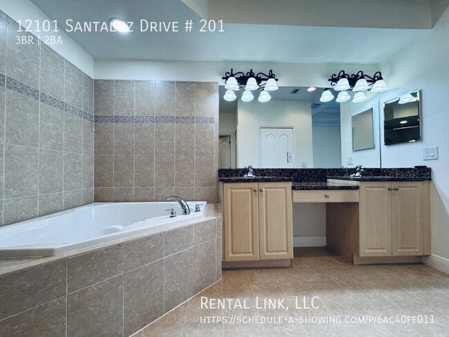 Building Photo - 12101 Santaluz Dr