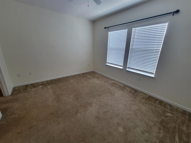 Building Photo - 2801 Chancellorsville Dr