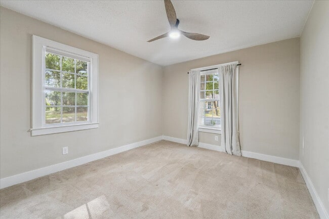 Building Photo - Charming Midtown Home – Updated and Move-I...