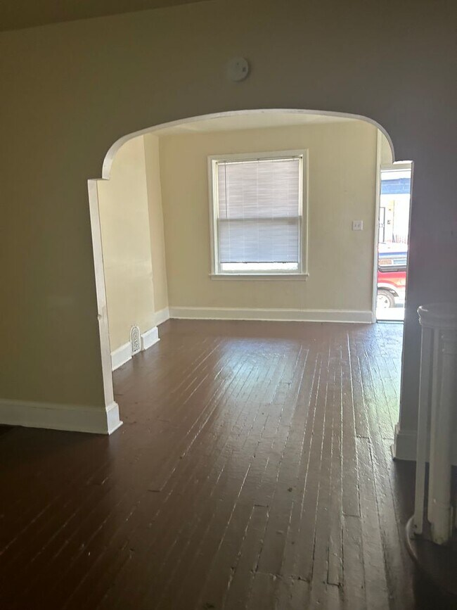 Building Photo - Germantown 2BR w/porch and yard