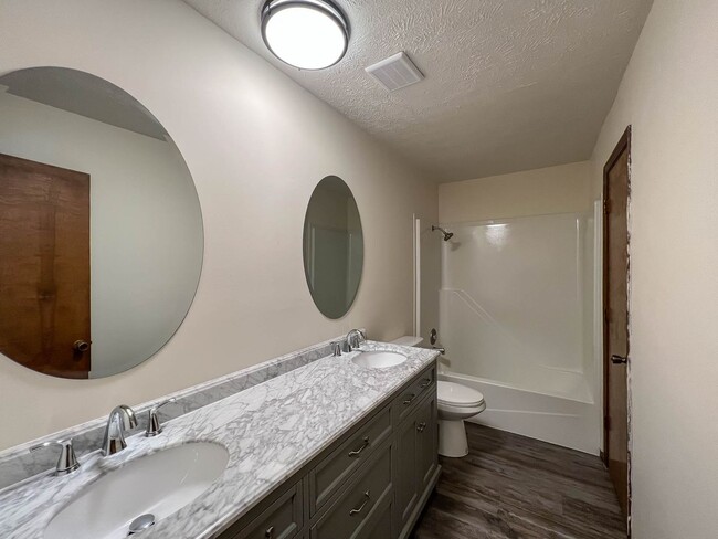 Building Photo - 2 Bedroom Duplex –Near Chesterfield Family Center and Park