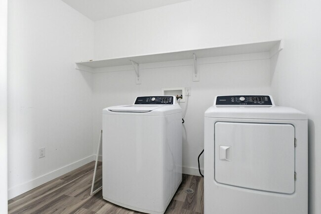 Building Photo - 506 S Highpoint Dr