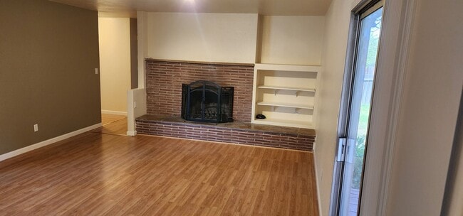 Building Photo - 3BR/2BA NW Reno Gen available immediately!