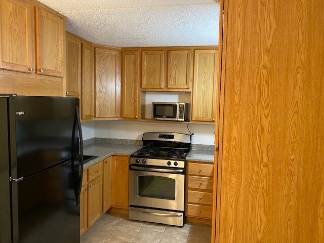 Building Photo - 5S066 Pebblewood Ln