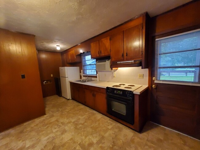 Building Photo - Affordable 1 bedroom, 1 bath apartment in ...