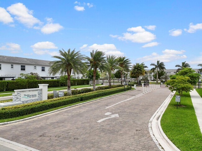 Building Photo - 2723 SE 17th St