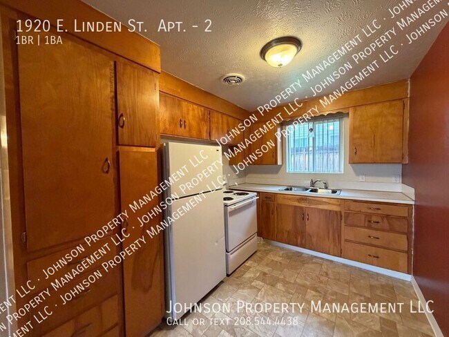 Building Photo - 1920 E Linden St