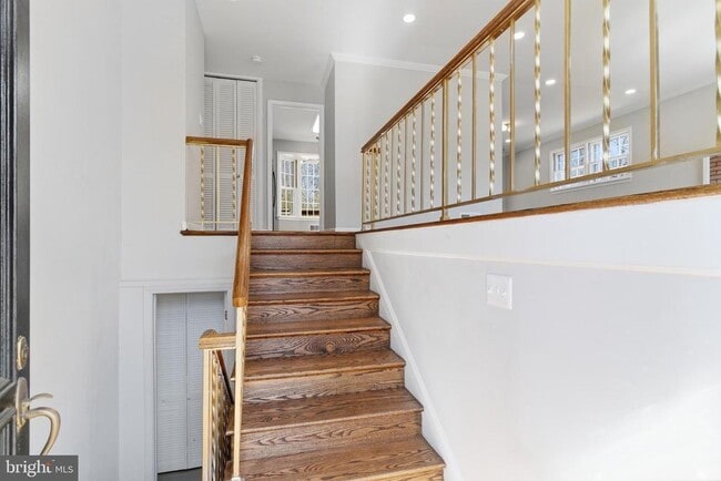 Building Photo - 9116 Hamilton Dr