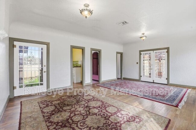 Building Photo - 718 W Roosevelt St