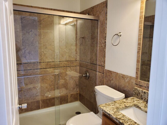 Building Photo - Maryville 37804 - 3 bedroom, 2 bedroom home - Call Karen Robertson (865) 454-7626