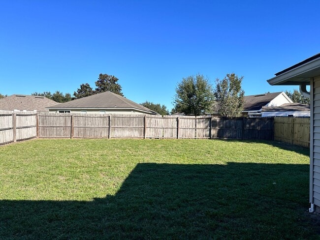 Building Photo - Fenced four bedroom in Lake Asbury
