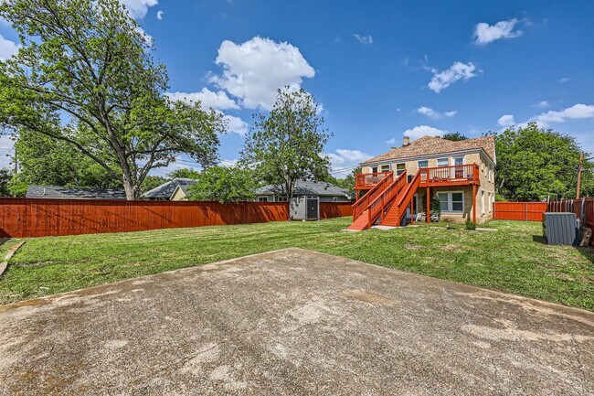 Building Photo - 225 S Oak Cliff Blvd